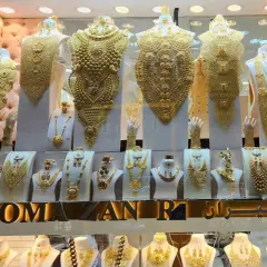 Lotnisko Dubaj: Co kupić? Złoto, perfumy i najlepsze okazje!
