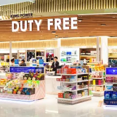 Perfumy na lotnisku: Czy warto kupić? Analiza cen i poradnik