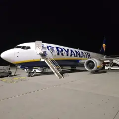 Ryanair bagaż 2026: Spakuj się sprytnie i unikaj ukrytych opłat!