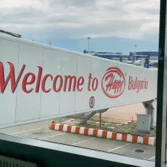 Ile trwa lot Warszawa-Bułgaria? Dokładne czasy i porady eksperta
