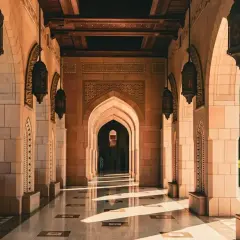Oman z Warszawy: Ile trwa lot? Czarter czy przesiadka wybierz mądrze