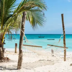 Lot na Zanzibar: Od 8 do 20h? Planuj podróż bez stresu!