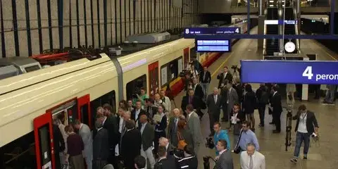 Z Dworca Centralnego na Lotnisko Chopina: Szybko, tanio, wygodnie
