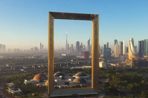 Dubaj: ile kosztuje lot? Odkryj sekrety tanich biletów!