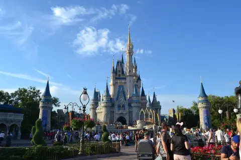 Disneyland: Gdzie na świecie? Wybierz swój magiczny park!