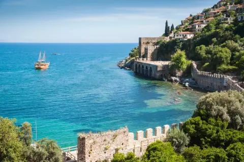 Alanya: Więcej niż plaża! Atrakcje i praktyczny przewodnik.