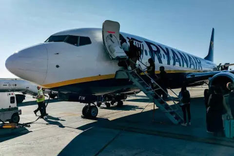 Jak przewozić leki w Ryanair? Poradnik, by uniknąć kłopotów!