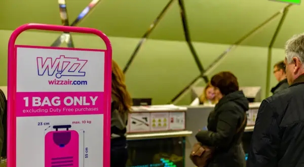 Wizz Air: Nadanie bagażu Ile przed odlotem? Sprawdź wyjątki!