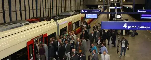 Z Dworca Centralnego na Lotnisko Chopina: Szybko, tanio, wygodnie
