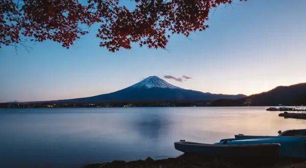 Ile trwa lot do Japonii? Czas, przesiadki i walka z jet lagiem!