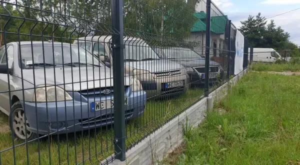 Parking Modlin: Tydzień za 95 zł? Porównaj i wybierz!