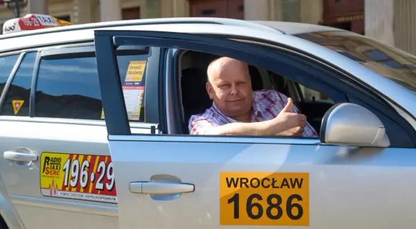 Taksówka z lotniska Wrocław do centrum: 45 czy 95 zł? Wybierz mądrze!