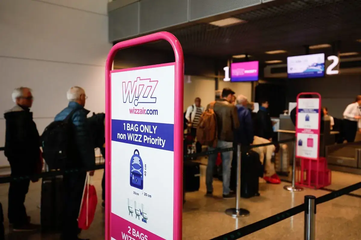 Pasażerowie z bagażem podręcznym i rejestrowanym na lotnisku