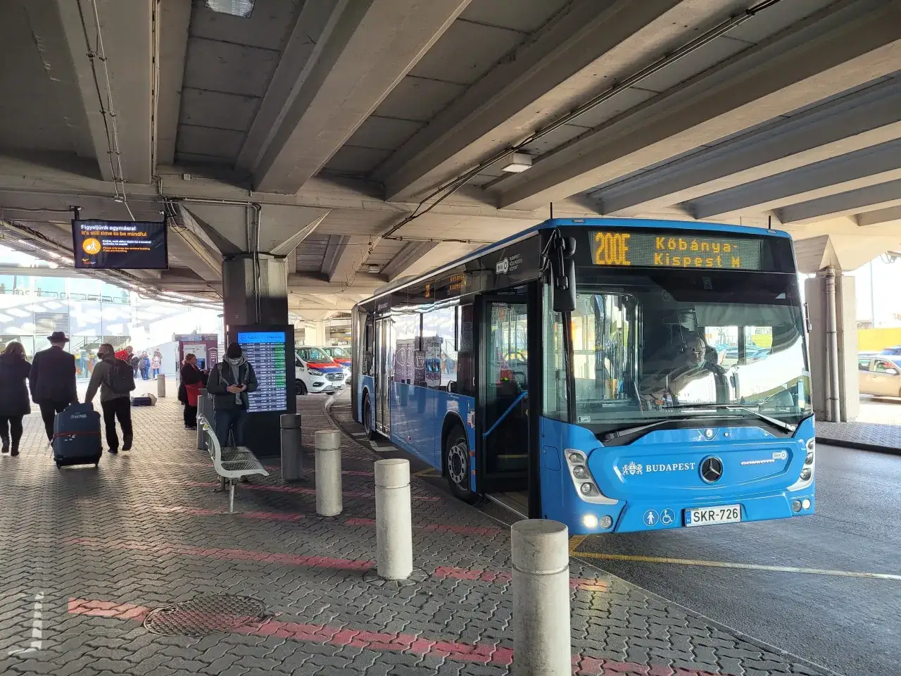 autobus 100E lotnisko Budapeszt przystanek