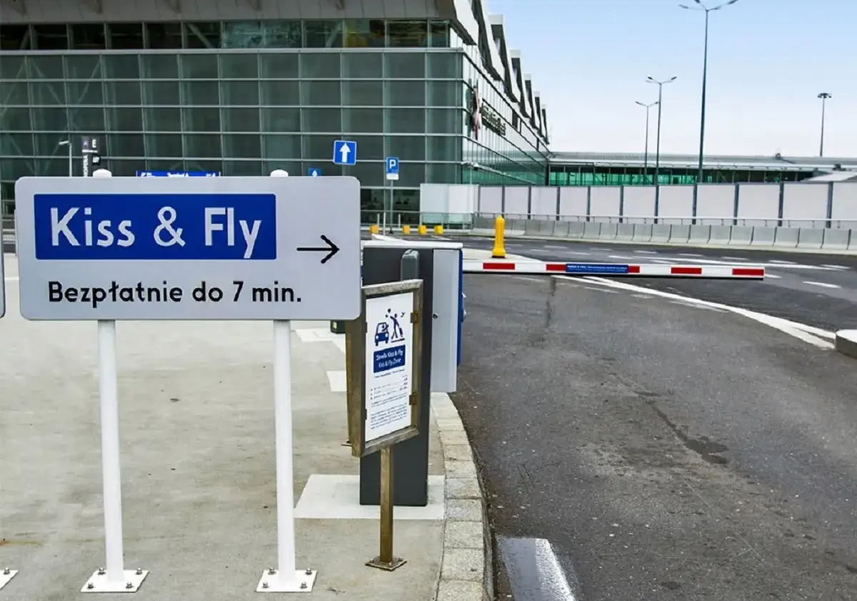Płatność za parking lotnisko porównanie online na miejscu