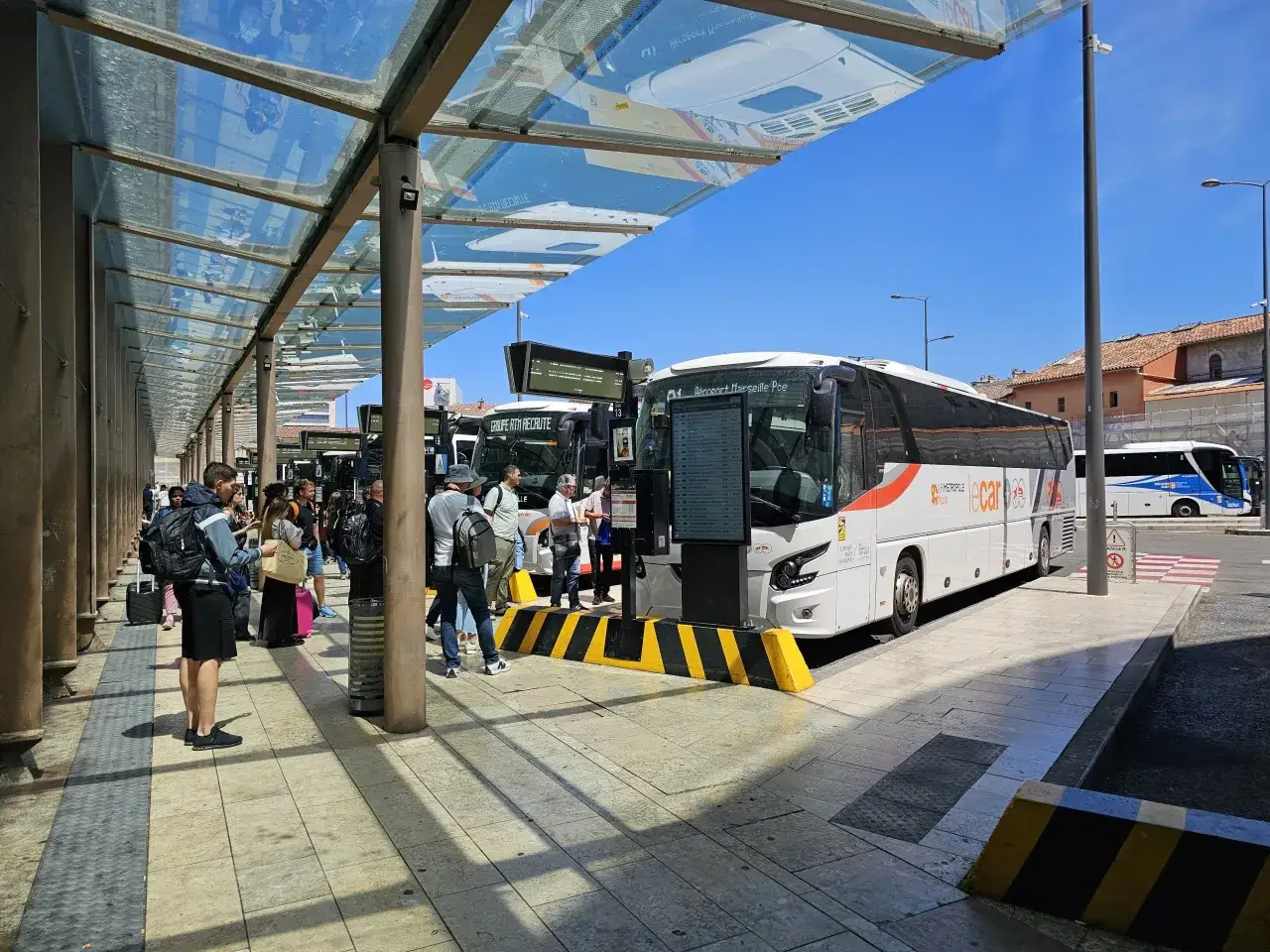Porównanie środków transportu z lotniska Marsylia-Prowansja do centrum miasta