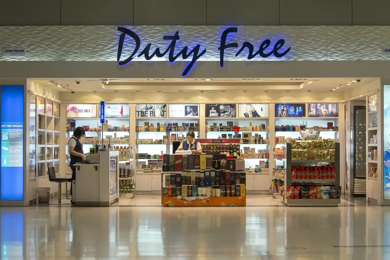 Luksusowe perfumy na lotnisku