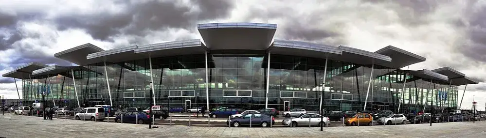 Port Lotniczy Wrocław terminal z zewnątrz