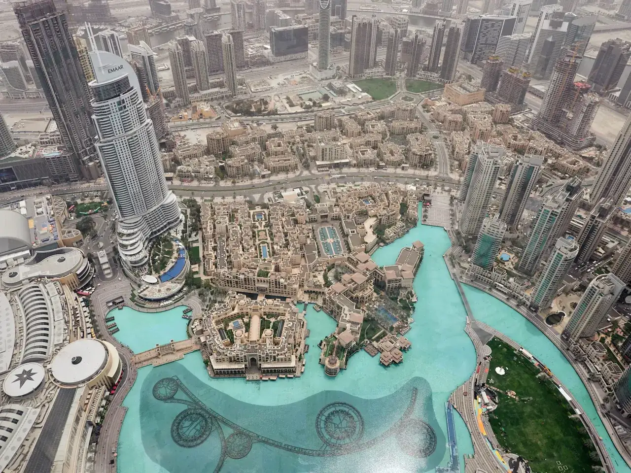 Dubaj historyczny i wsp&oacute;łczesny por&oacute;wnanie