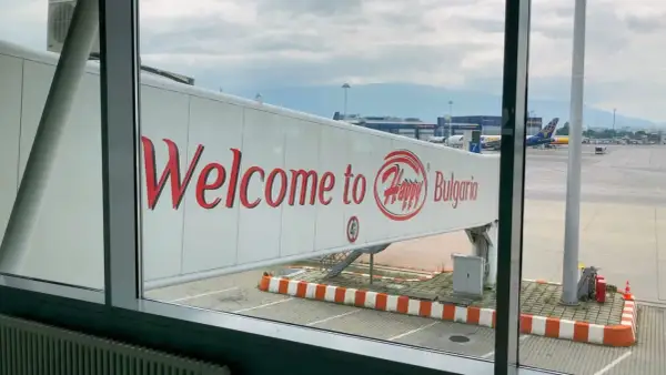 Ile trwa lot Warszawa-Bułgaria? Dokładne czasy i porady eksperta