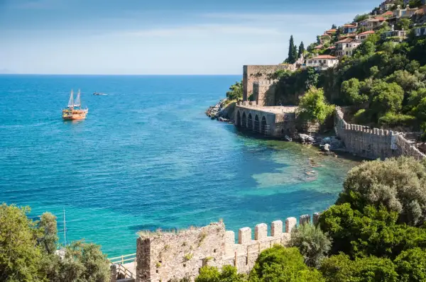 Alanya: Więcej niż plaża! Atrakcje i praktyczny przewodnik.