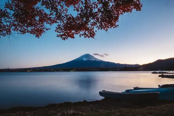 Ile trwa lot do Japonii? Czas, przesiadki i walka z jet lagiem!