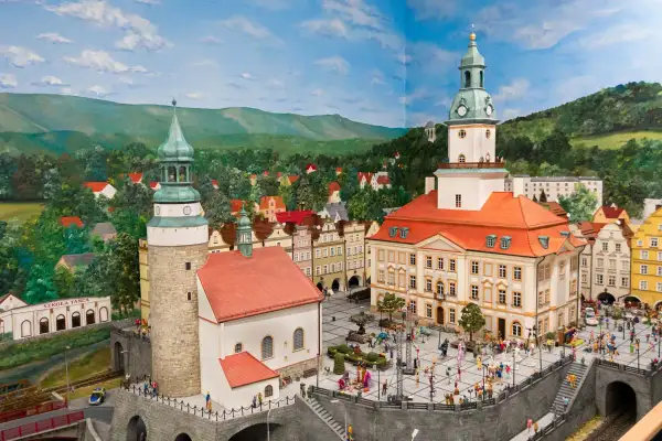 Jelenia Góra: Najlepsze atrakcje i pomysły na weekend w Karkonoszach.